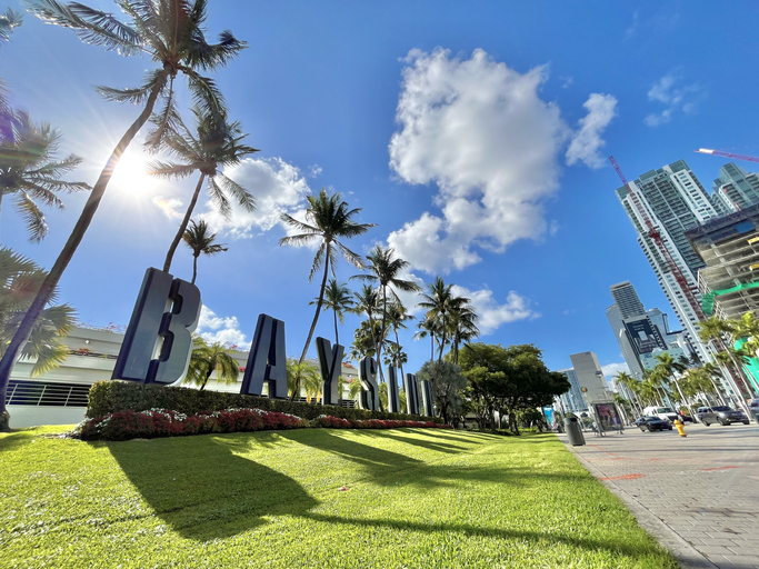 Bayside Marketplace sign in Miami, Florida with palm trees and blue sky